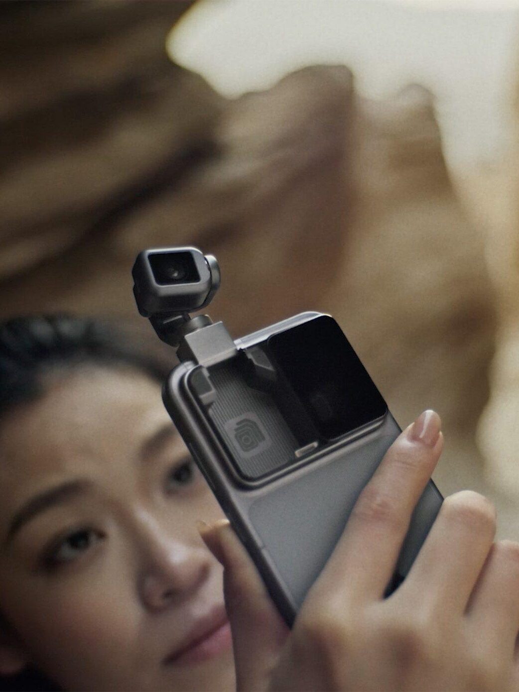 HONOR Robot Phone with moving 200MP gimbal camera