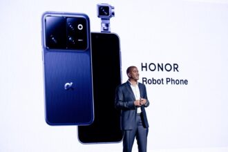 HONOR Robot Phone with moving 200MP gimbal camera