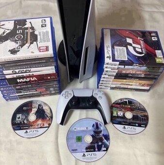 Physical game discs compared with digital PlayStation downloads